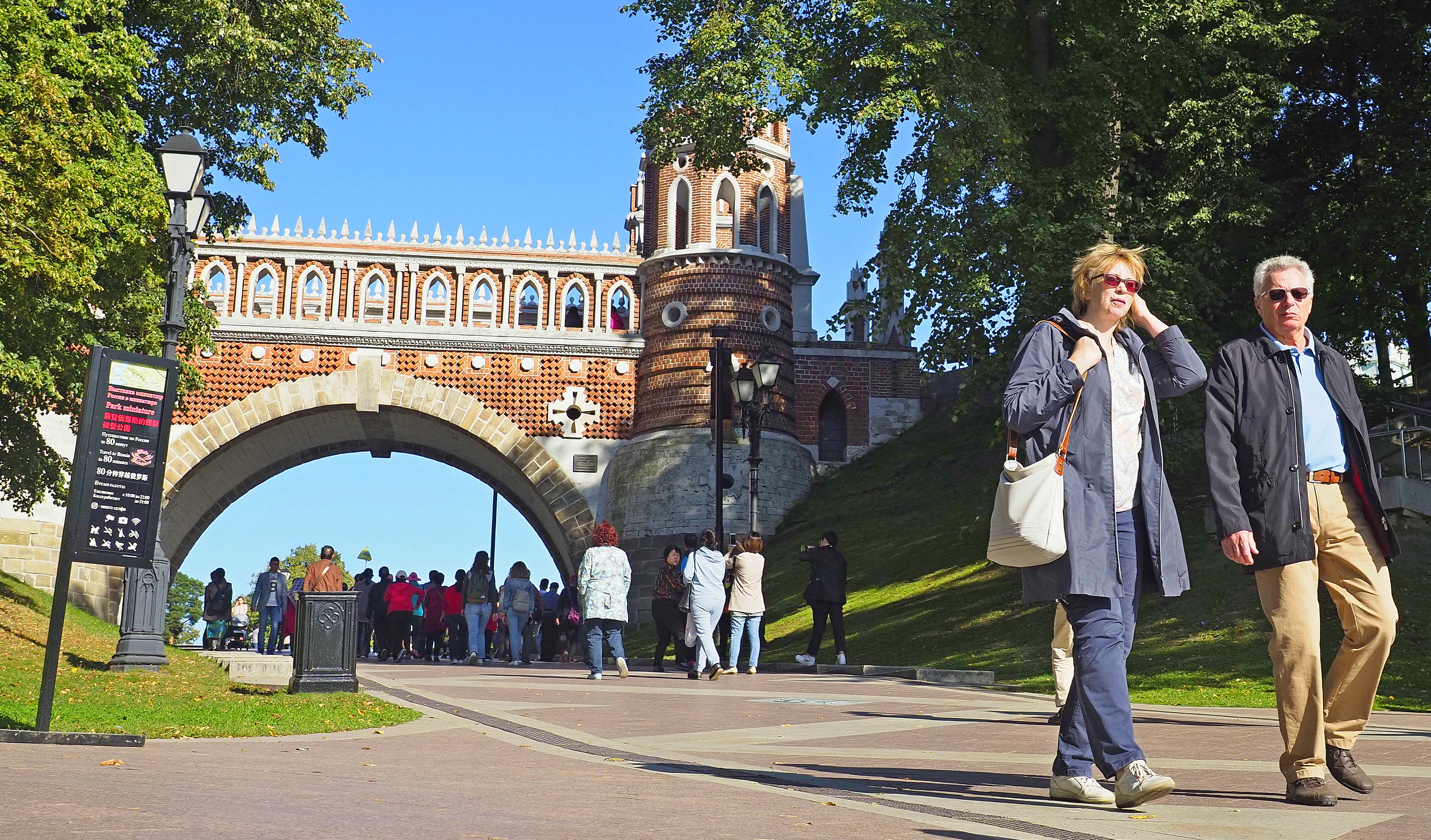 Как менялись модные тенденции украшения садов