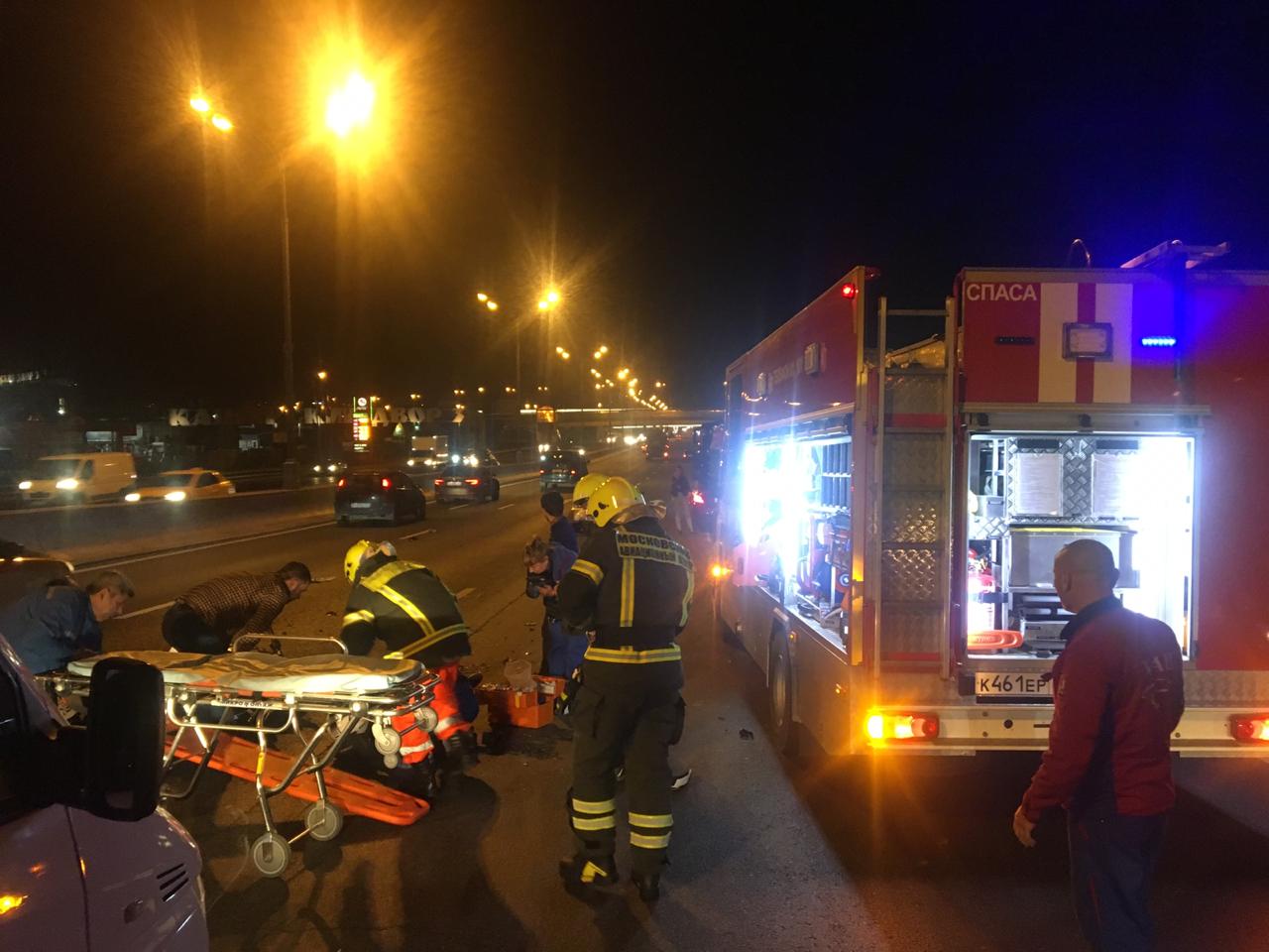 Дежурная смена поискового и аварийно-спасательного обеспечения Московского авиационного центра оказала помощь пострадавшему в ДТП