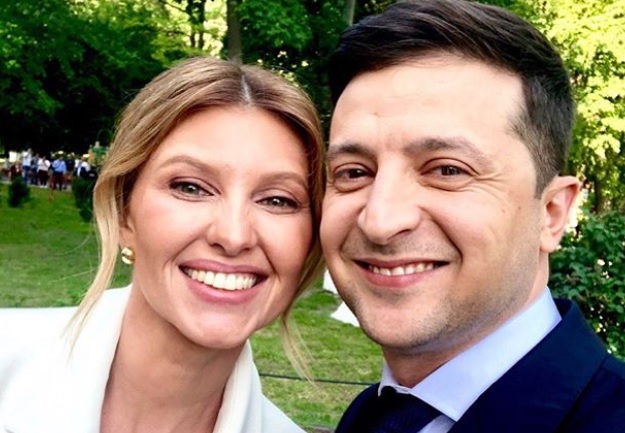 Супруга президента Украины Владимира Зеленского Елена в качестве наряда выбрала брючный костюм-тройку