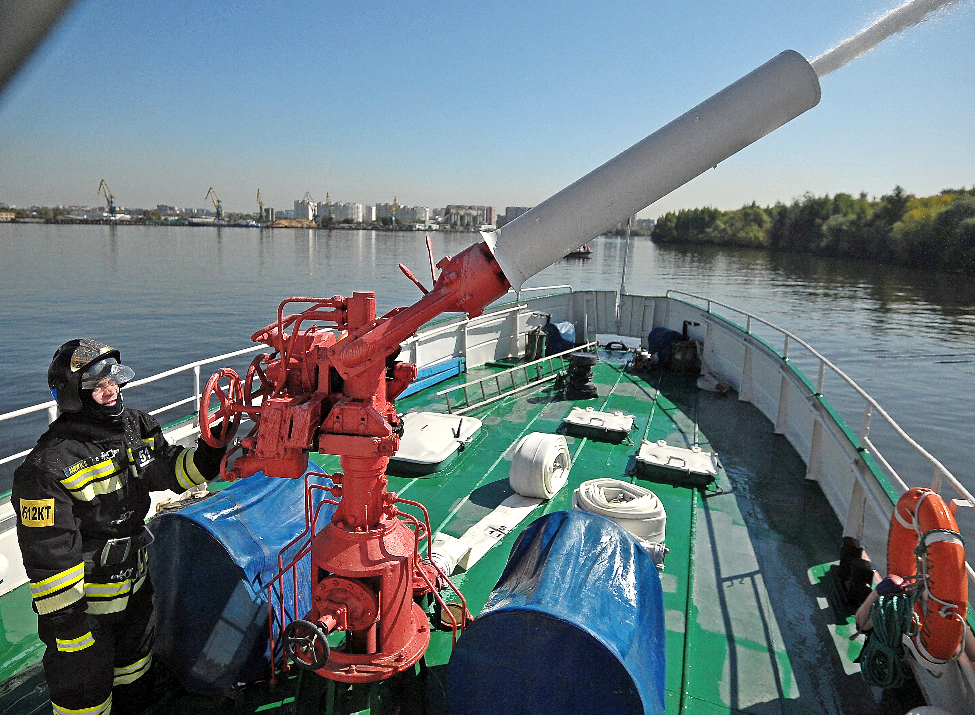 С профессиональным экипажем «Надежда» способна ликвидировать любой пожар