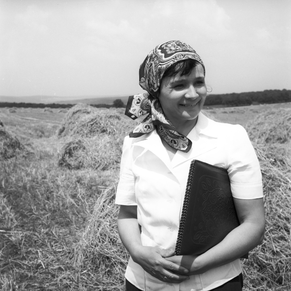 Актриса Зинаида Славина на съемках фильма «Найди на счастье подкову»