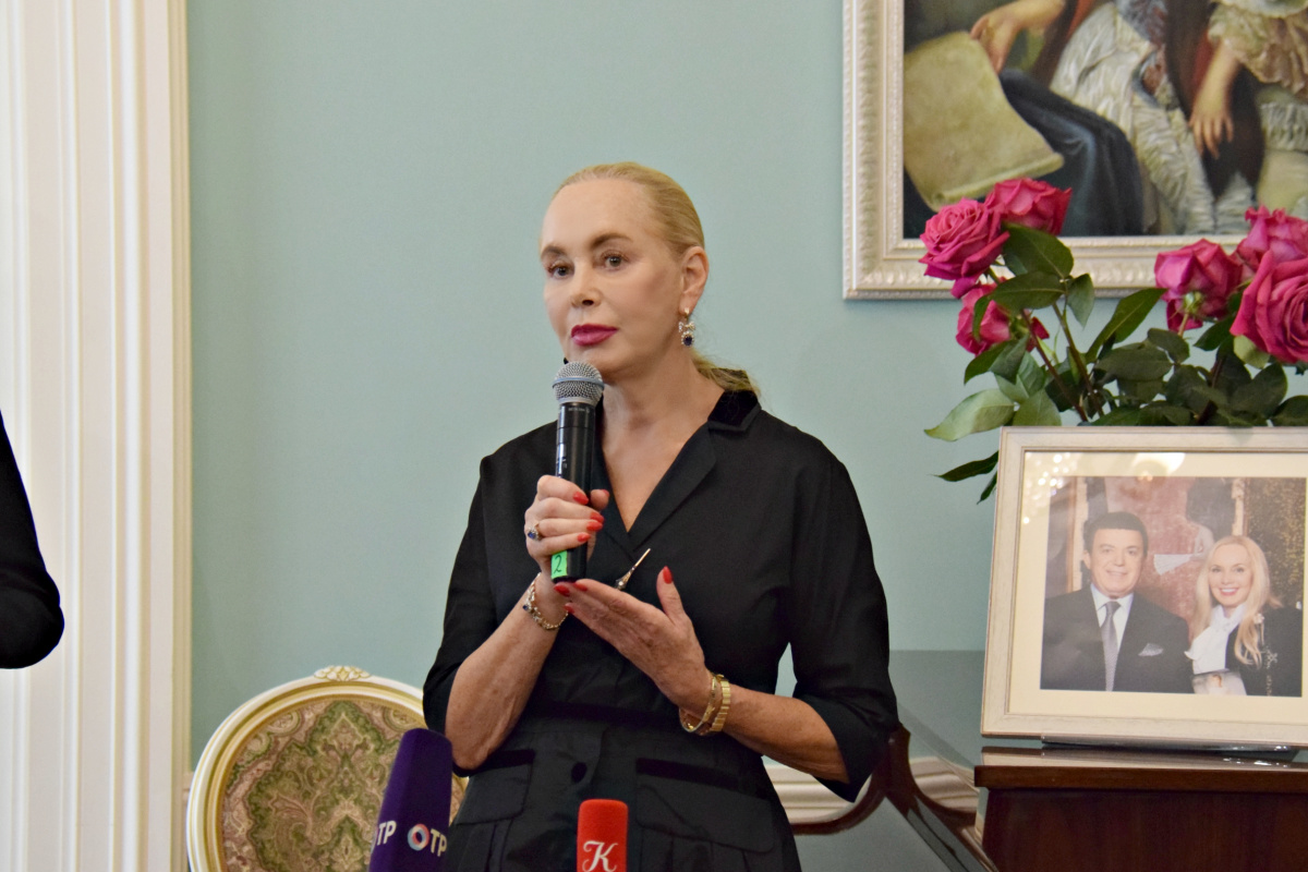 Нелли Кобзон