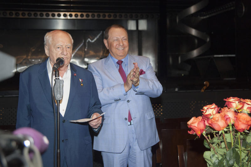 На фото (слева направо): художественный руководитель театра Марк Захаров, директор театра Марк Варшавер