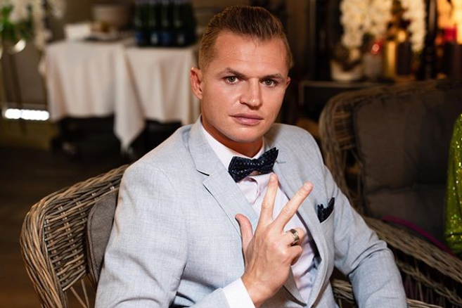 Сейчас 32-летний футболист в браке с третьей женой — моделью Анастасией Костенко. По признанию экс-игрока «Локомотива», у них в отношениях тишь да гладь 