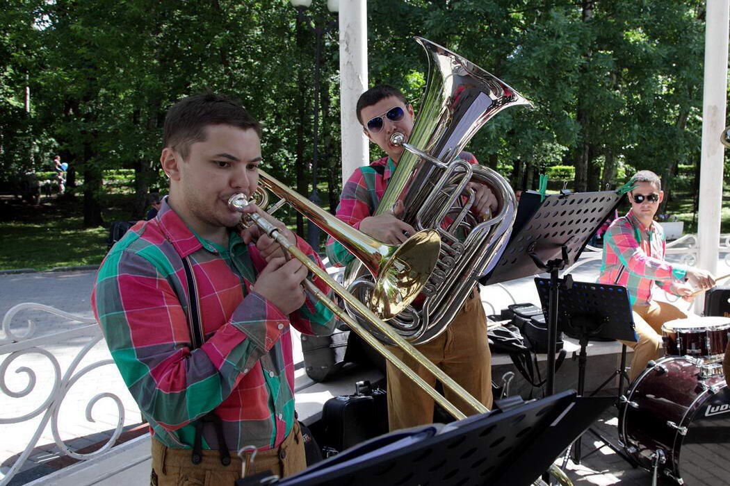 Музыкальный коллектив BRASSOK!