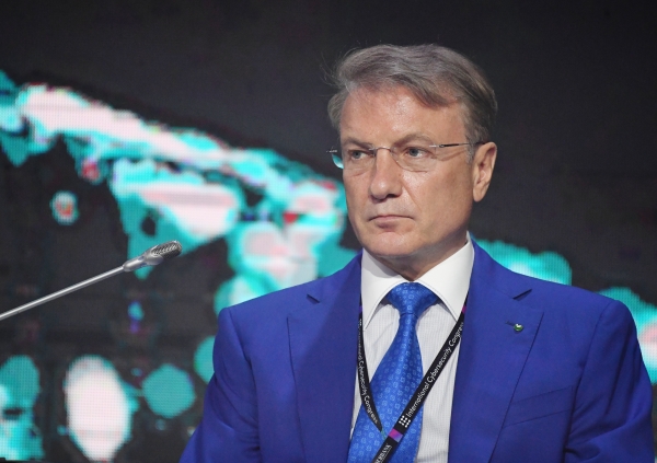 Глава Сбербанка выступил за отмену школьных экзаменов