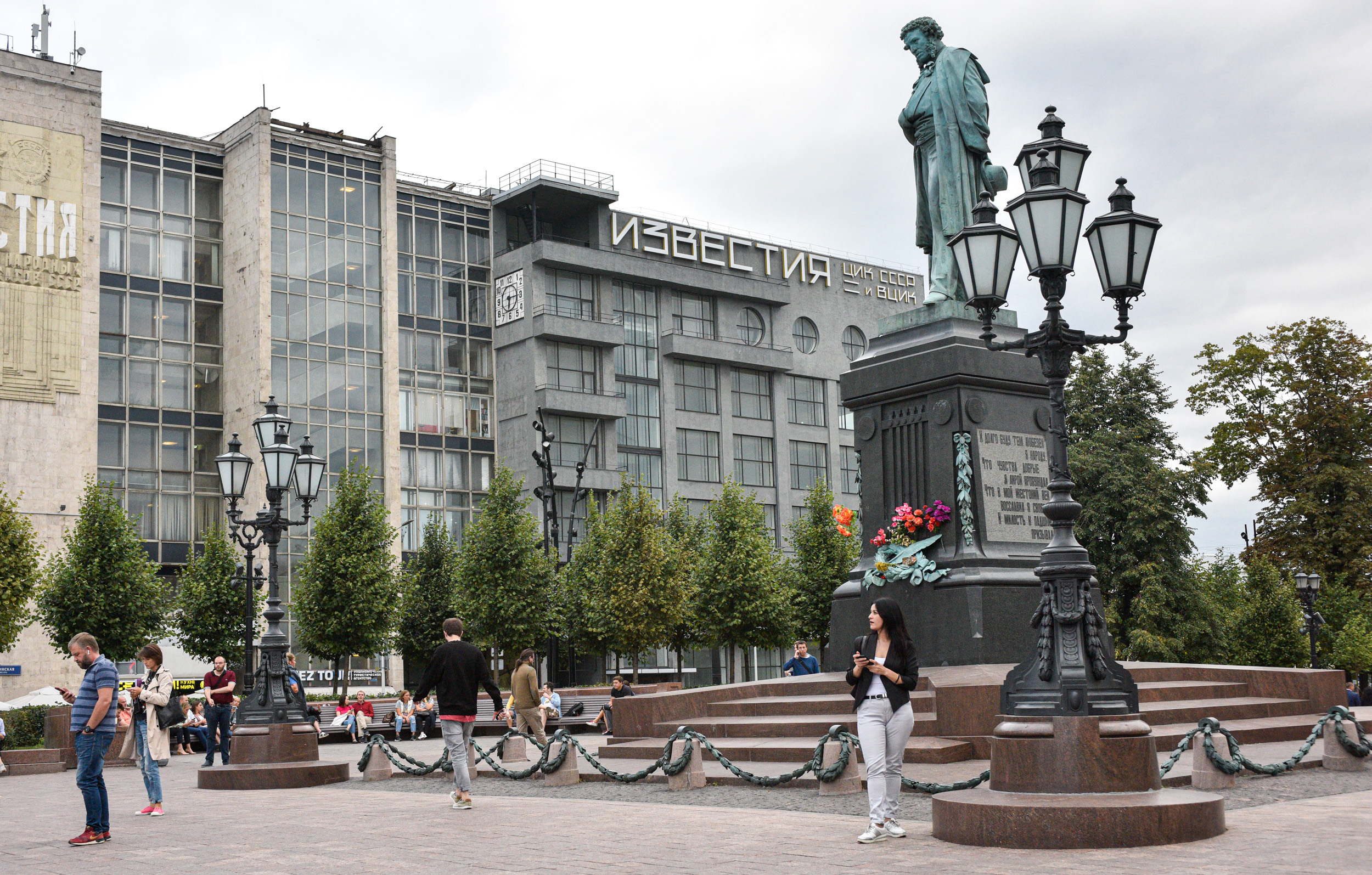 Москва пушкинская сегодня. Памятник а. с. Пушкину (Москва, Пушкинская площадь). Памятник Пушкину на Пушкинской площади. Памятник Пушкину в Москве на Пушкинской. Памятник Пушкину в Москве на Тверском бульваре.