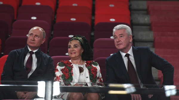 Слева направо: президент РФ Владимир Путин, главный тренер сборной России по художественной гимнастике Ирина Винер-Усманова и мэр Москвы Сергей Собянин