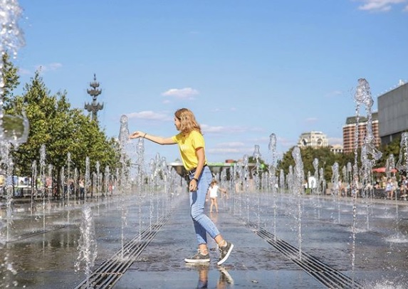 Посетителей «Музеона» научили правильно ходить по подиуму и фотографироваться