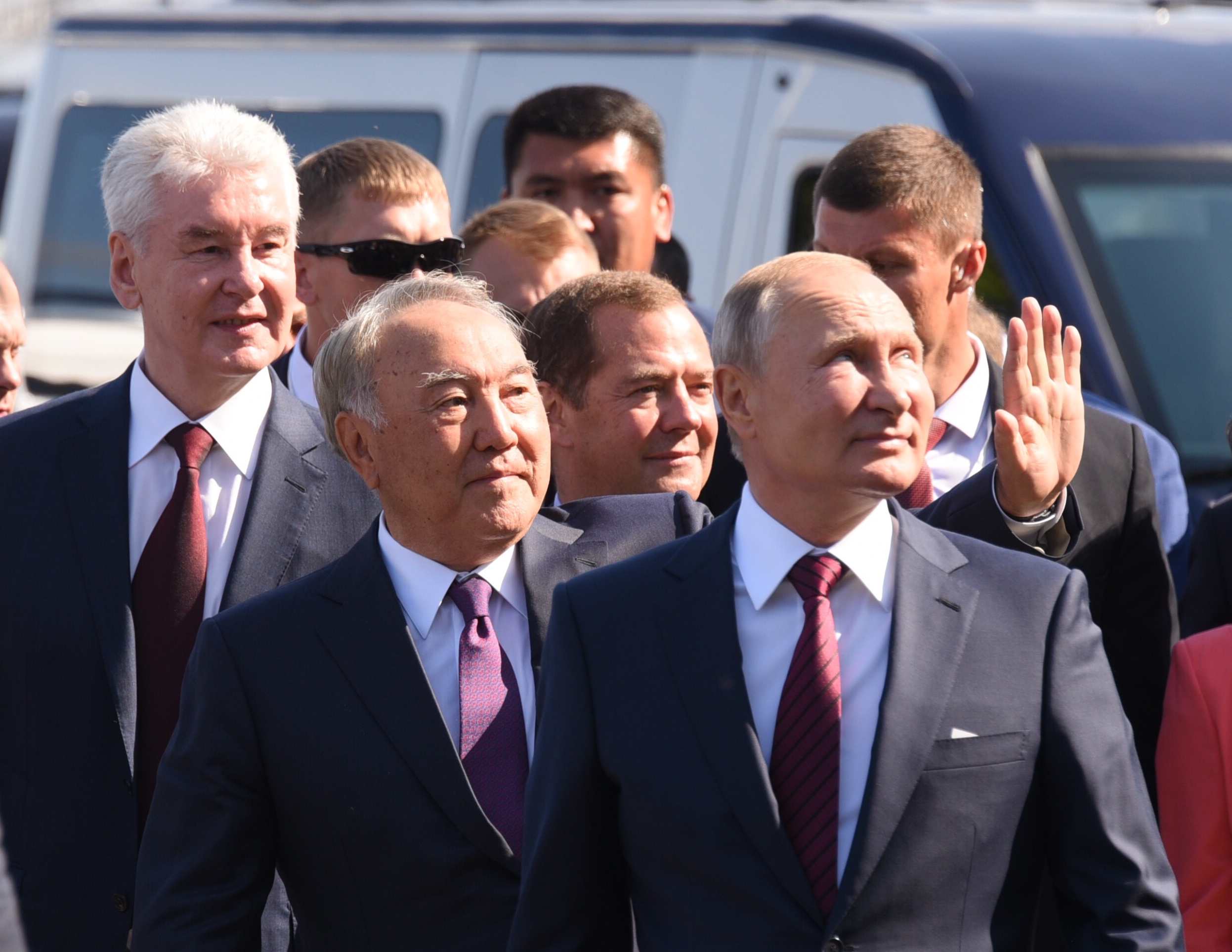 На фото: (слева направо) мэр Москвы Сергей Собянин, экс-президент Казахстана Нурсултан Назарбаев, премьер-министр РФ Дмитрий Медведев и президент России Владимир Путин