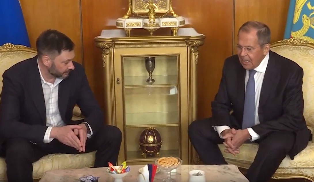 Глава МИД Сергей Лавров и журналист Кирилл Вышинский