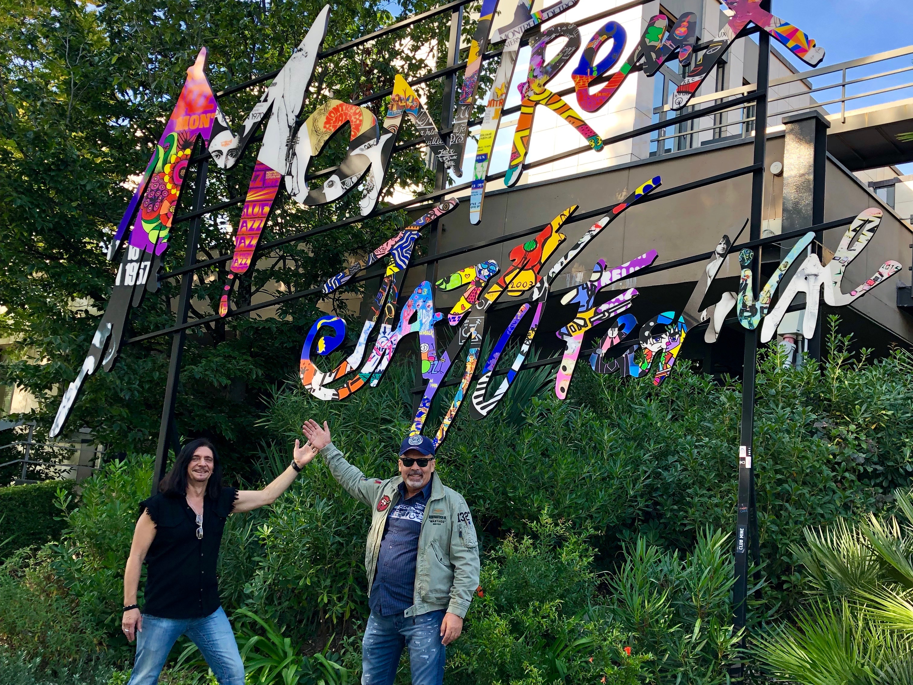 На фото: Дмитрий Четвергов и Михаил Мень у праздничной площадки Монтрё