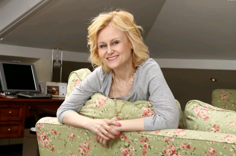 Дарья Донцова предложила вернуть в школы уроки Закона Божия