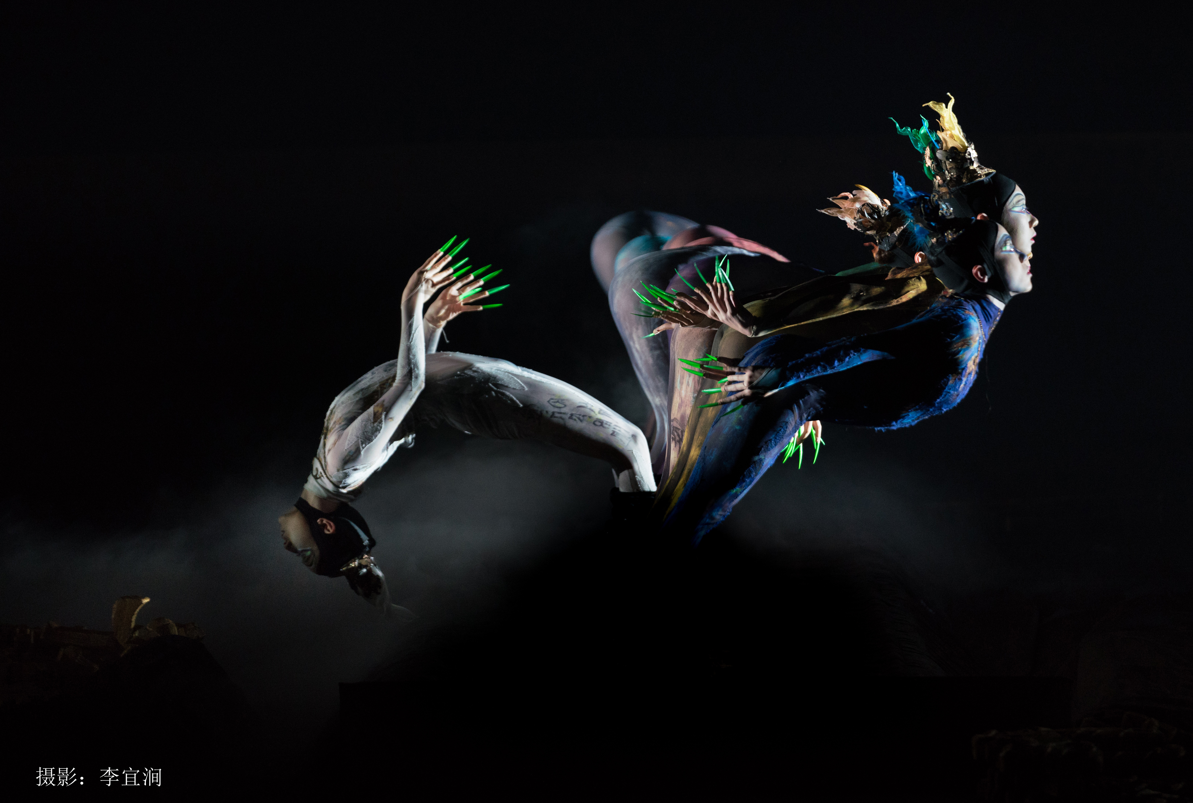 Фрагмент спектакля «Весна священная» на музыку Игоря Стравинского китайской фольк-танцовщицы, хореографа и режиссера Ян Липин