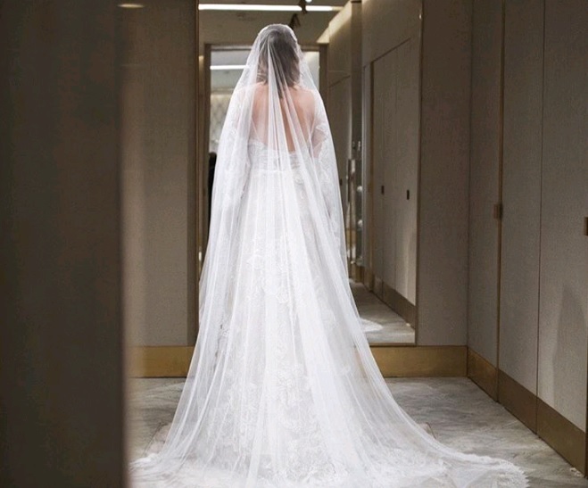 Стилист оценил свадебное платье Ксении Собчак 