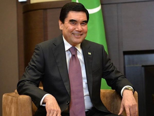 Гурбангулы Бердымухамедов написал стихотворение об алабае и прочитал его на заседании