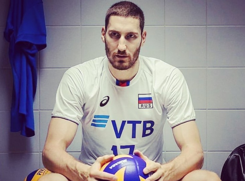 Чемпион ХХХ Олимпийских игр в составе российской сборной по волейболу Максим Михайлов считает, что решать проблему раздутых зарплат должны не спортсмены