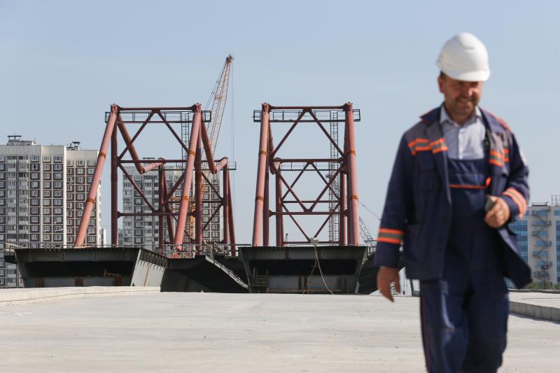 Строительство моста через старое русло Москвы-реки (Кожуховский затон) на территории бывшего завода ЗИЛ