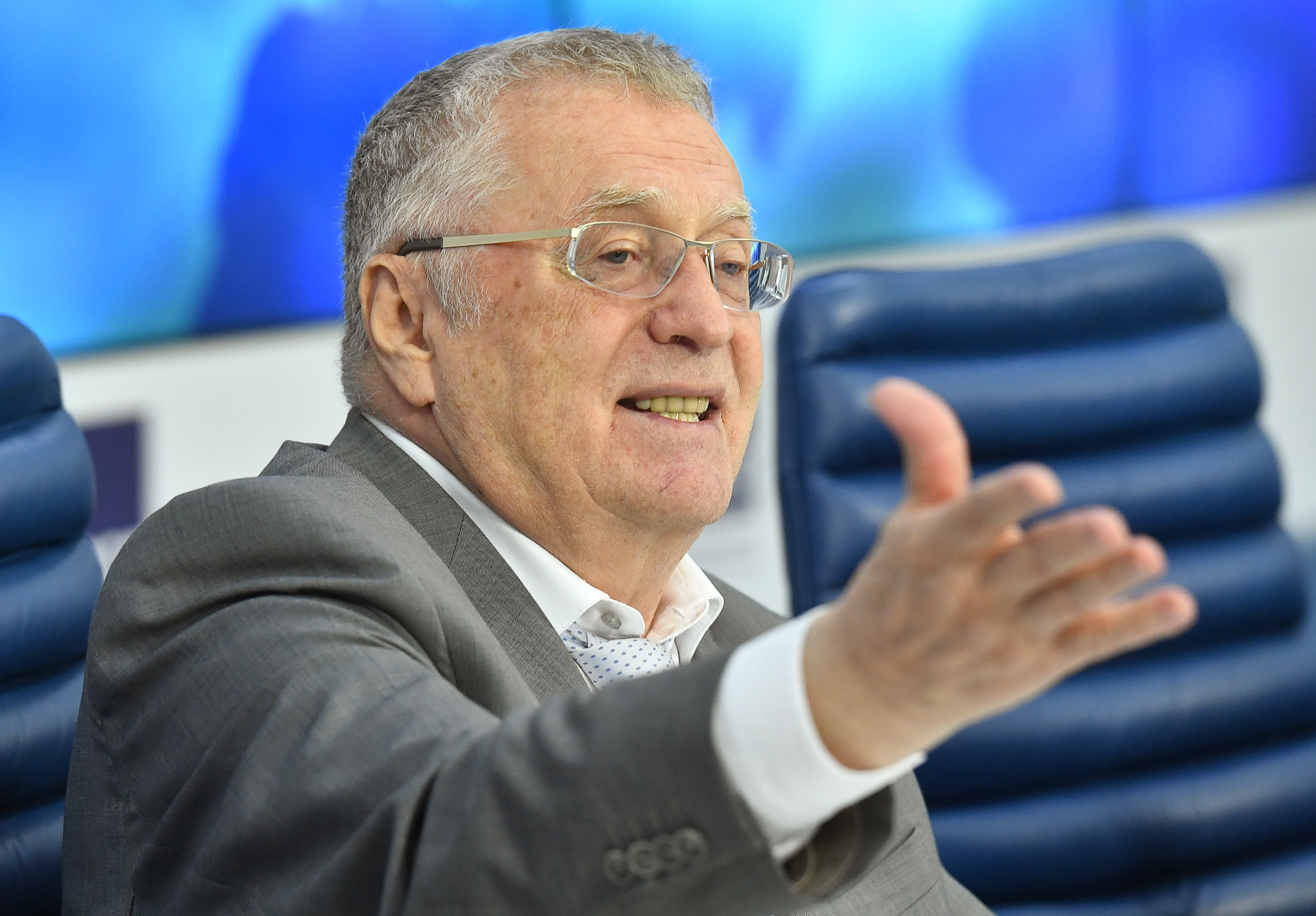 По мнению Жириновского, раньше работники прессы «отыгрывались» на певице Жанне Фриске