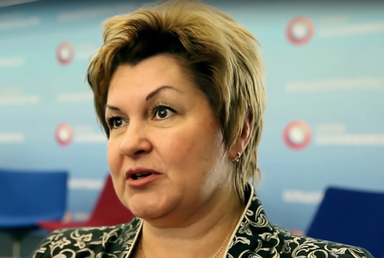 Светлана Опенышева разместила в своем Instagram фото, на которых она позирует в ванне с нафталаном на отдыхе в Азербайджане