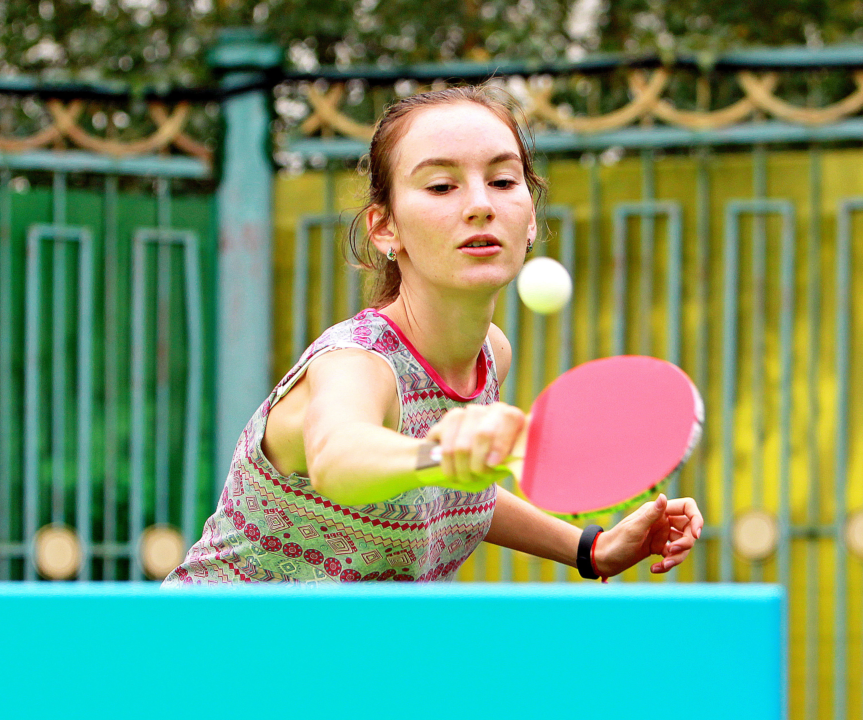 Десятиклассница школы № 709 Екатерина Демченко рада, что в новом пространстве нашлось место для настольного тенниса