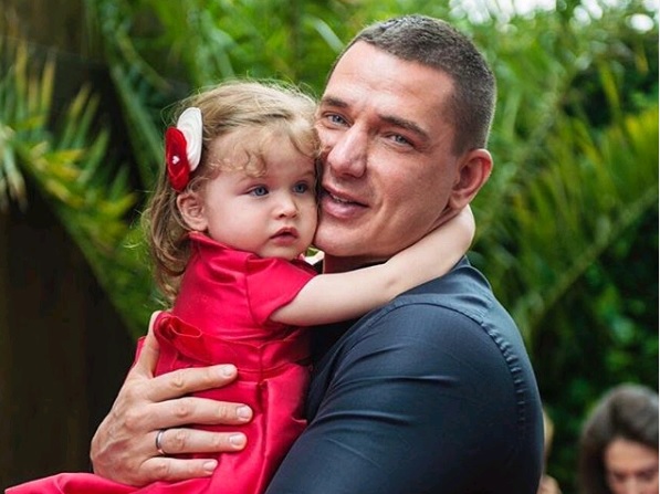 Омаров заявил, что у его дочери «антипапское» поведение