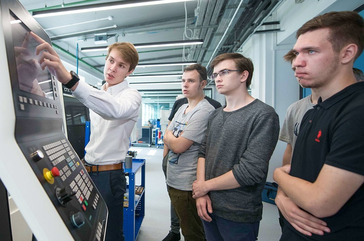 Специалистов по обслуживанию электромобилей и электробусов начали готовить в столичных колледжах