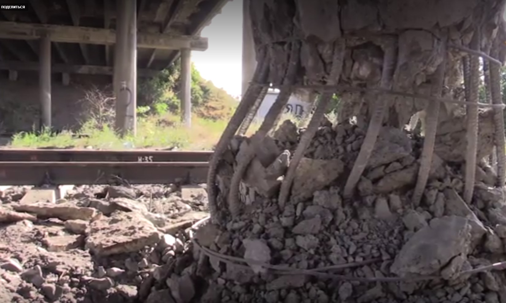 Видео с места взрыва моста в Луганске появилось в Сети