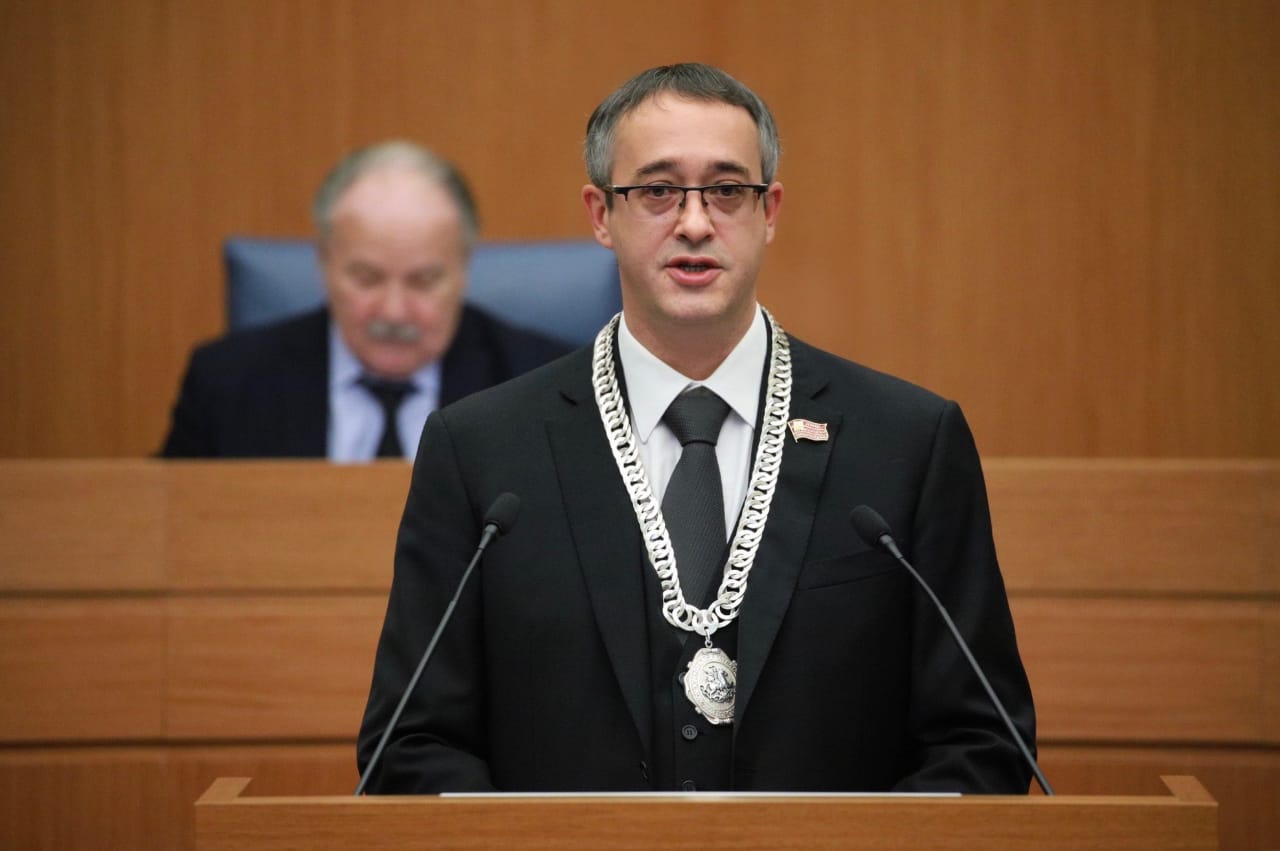 Алексей Шапошников отметил, что необходимо прислушиваться к голосу каждого депутата