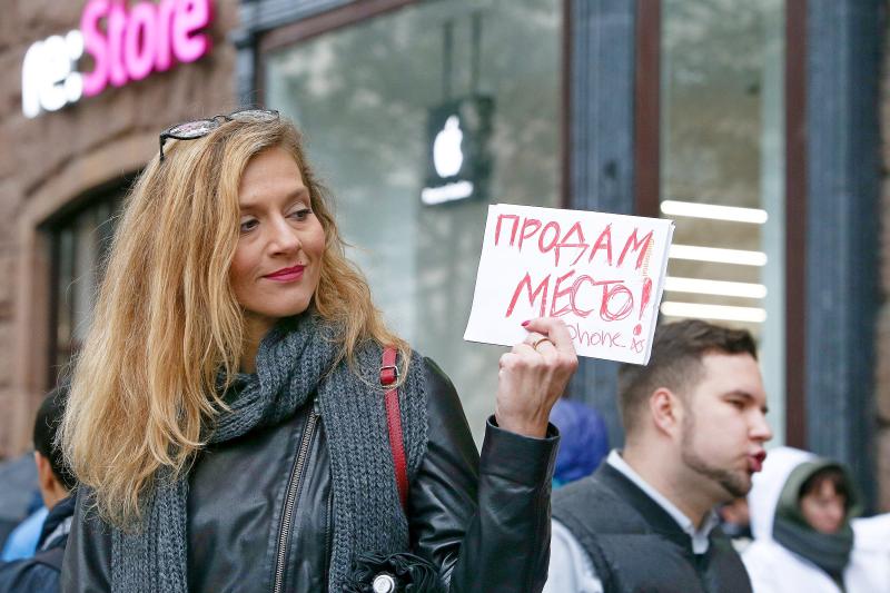 Как москвичи делают «быстрые» деньги на стоянии в очередях