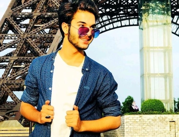 Даниял Хан не справился с управлением и врезался в грузовой автомобиль