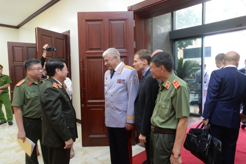 Колокольцев отметил, что уже десятки лет учебные заведения МВД РФ пользуются заслуженным авторитетом за рубежом
