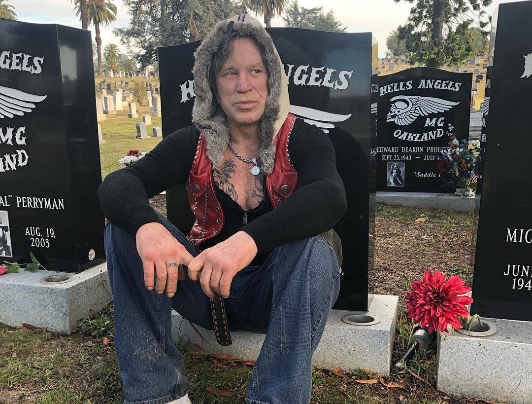 Микки Рурк будет похоронен в украинском селе