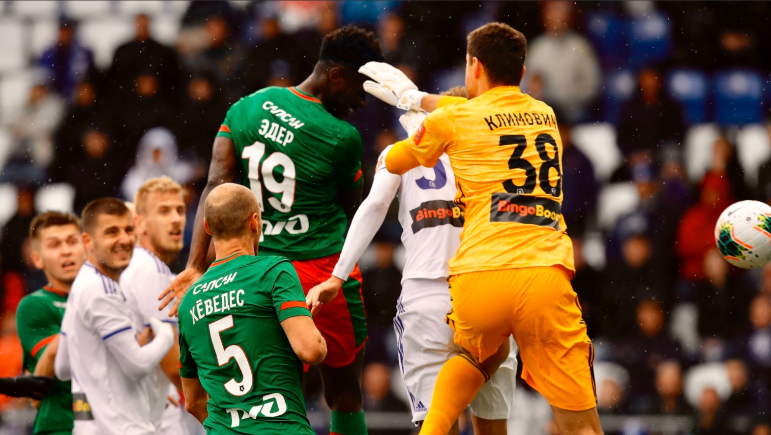 Футболисты «Локомотива» победили «Оренбург» в матче чемпионата России