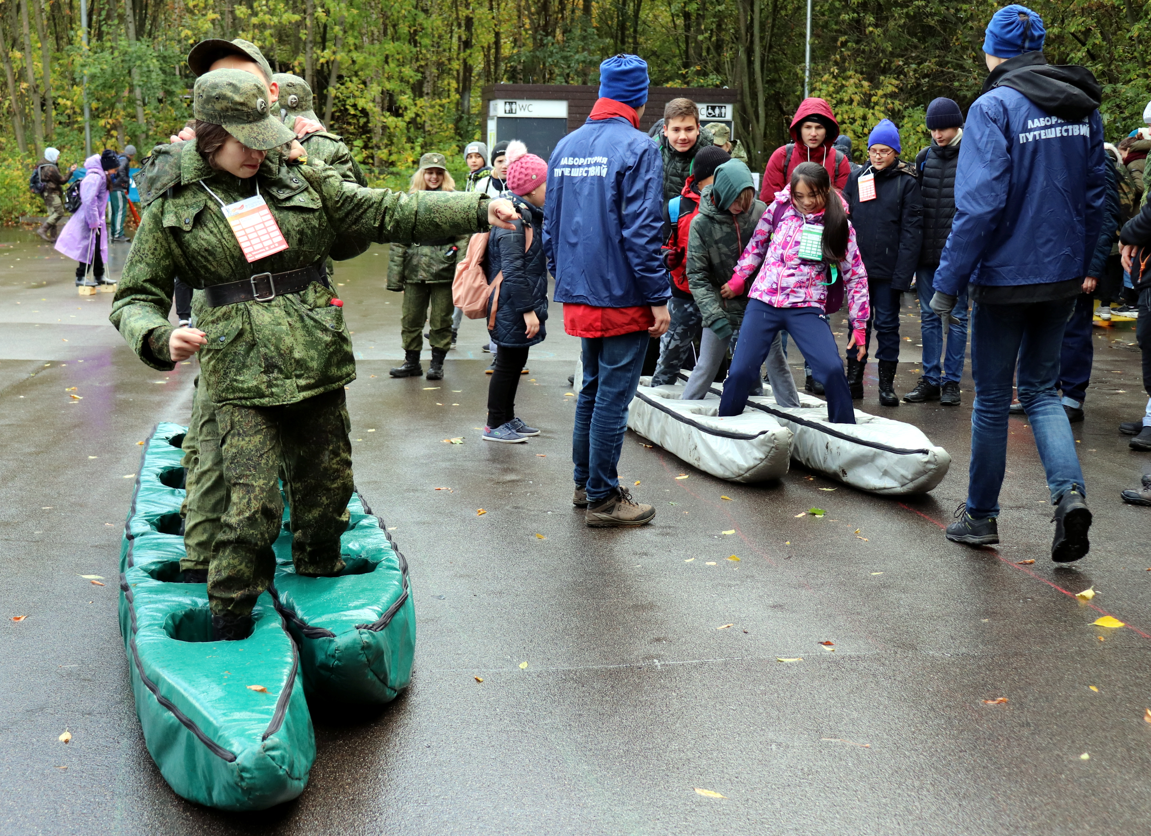 Участники квест-игры «Большое приключение в Сокольниках: наука путешествий» 