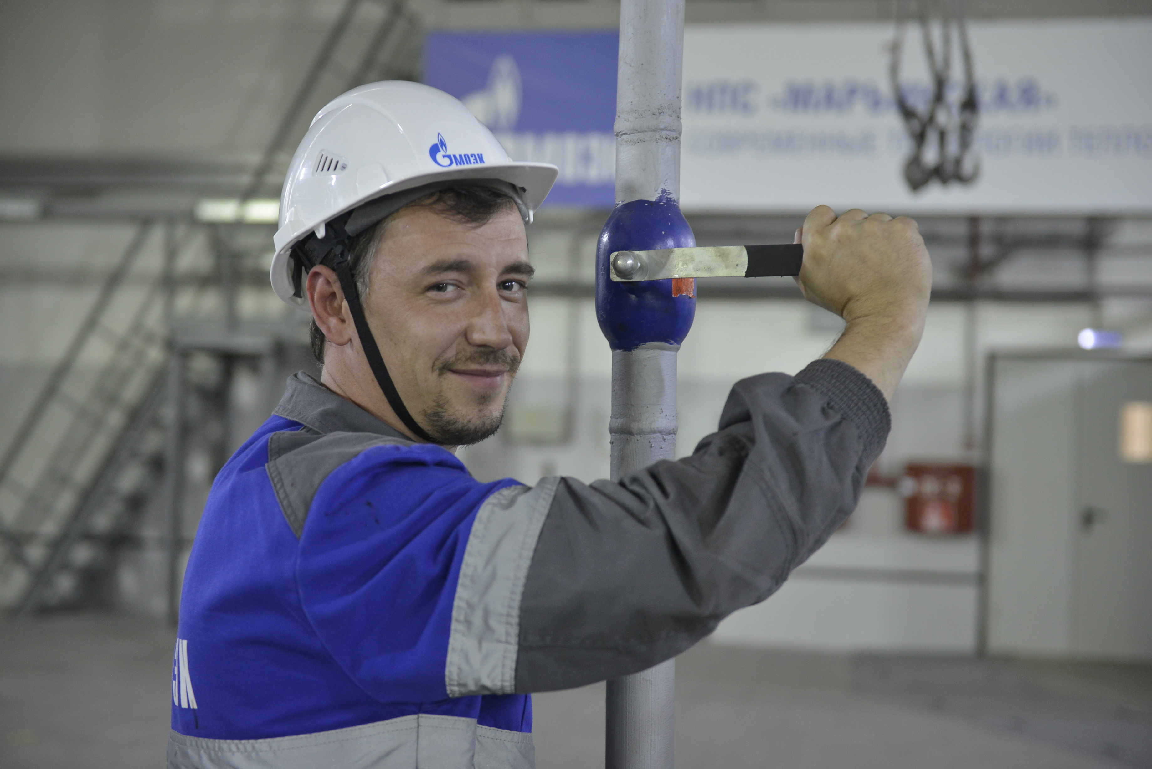 Реконструированная насосно-перекачивающая станция «Марьинская» полностью автоматизирована. Задача слесаря-ремонтника Ивана Пучкова заключается в том, чтобы регулярно следить за состоянием оборудования и оперативно ликвидировать потенциальные поломки