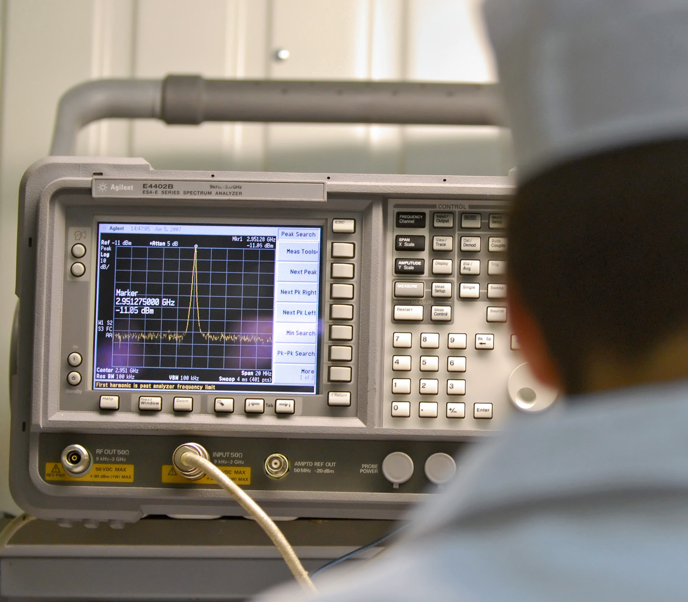 Российский спутник вывели с орбиты на техобслуживание