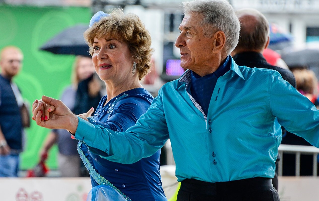 Ретротанцы и романсы: День старшего поколения пройдет в 16 парках Москвы