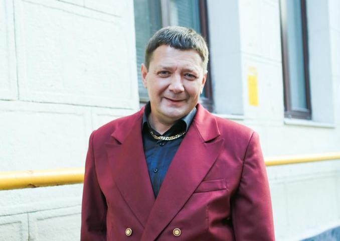 Ян Цапник в сериале «90-е. Весело и громко»