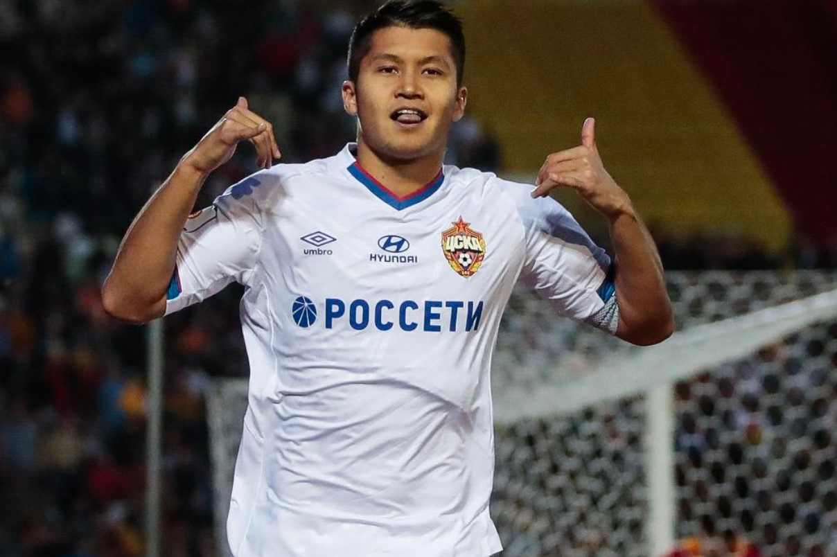 Полузащитник ЦСКА Ильзат Ахметов отмечает гол в ворота «Алании»