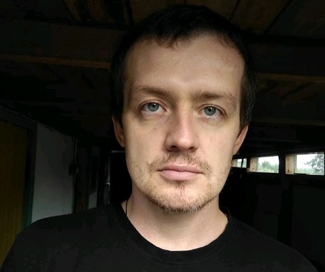 Май Абрикосов несколько лет назад переехал жить в деревню