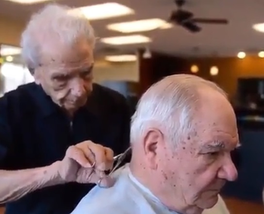Умер самый старый парикмахер на Земле