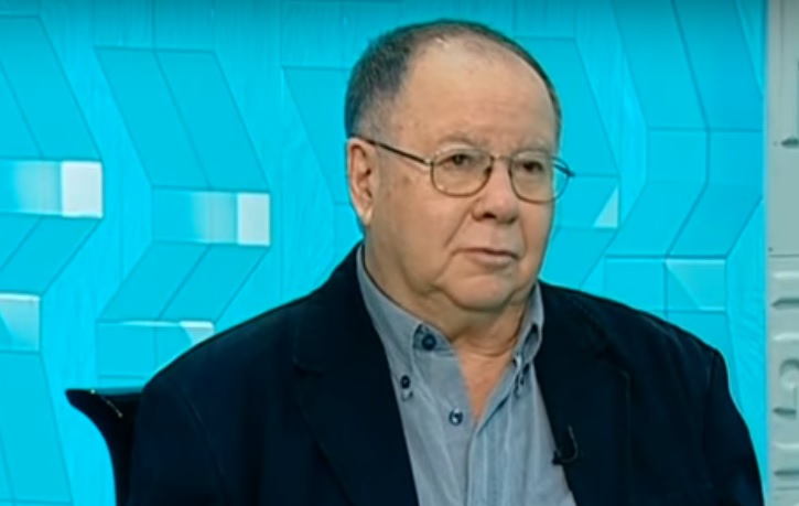 Отмечается, что медпомощь театральному режиссеру Леониду Хейфецу вызвали его супруга и дочь