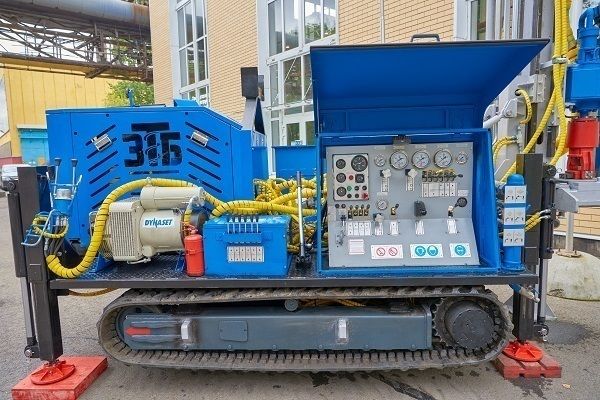 Конструктор из Петербурга создал малогабаритную буровую машину