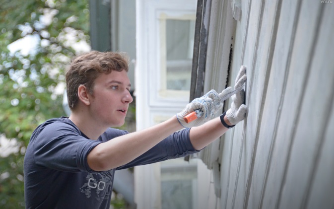 Монтаж фасадов жилого дома по реновации начался на Изумрудной улице