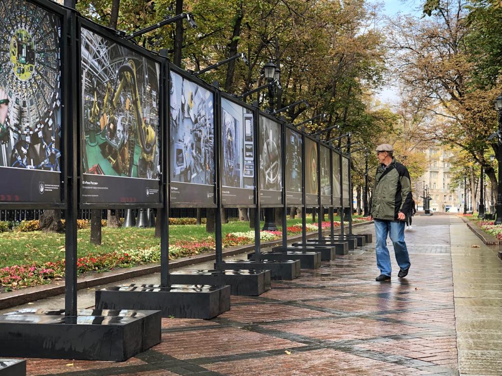 Фотовыставку о промышленной Москве открыли на Никитском бульваре