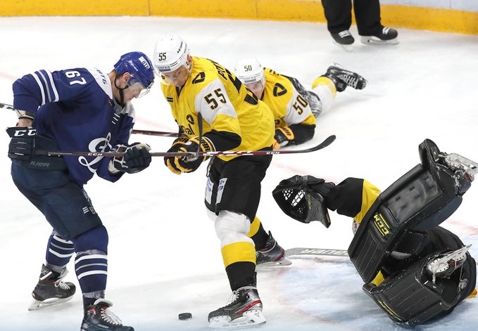 «Динамо» обыграло «Северсталь» и вышло в 1/4 финала Кубка Гагарина