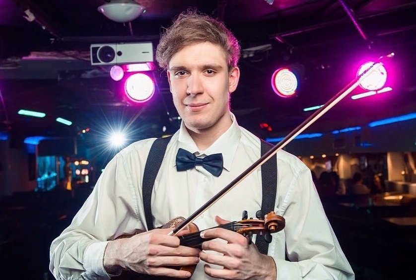 Александр Демидов старается донести до слушателя интересную и захватывающую классическую музыку