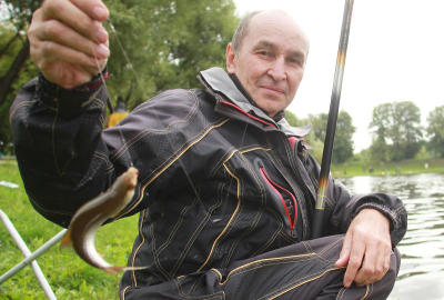 Нельзя просто пойти на рыбалку. Нужно, чтобы тебя «взяли».