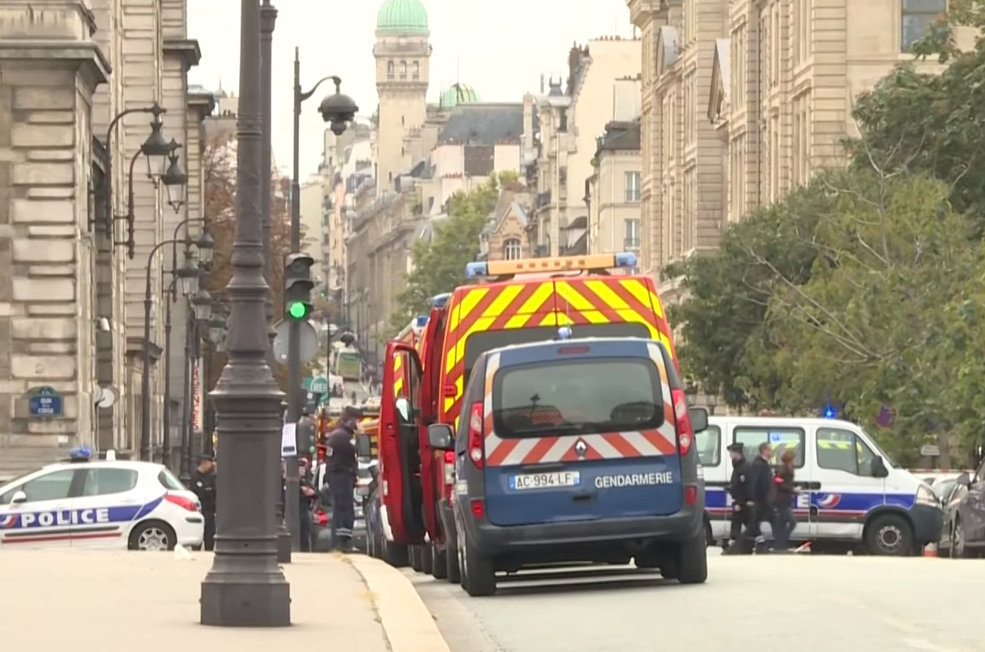 СМИ: Глухонемого полицейского в Париже застрелили после убийства 4 сослуживцев